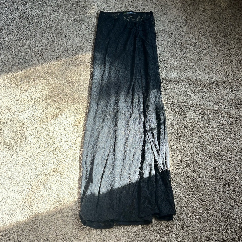 Lace slit maxi skirt finesse size small